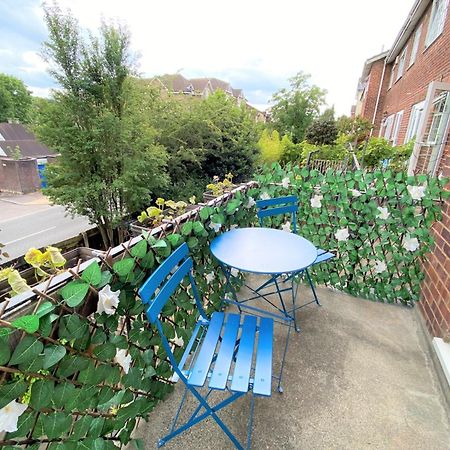 شقة Redhill Town Centre 3 Bed House Near Gatwick Airport, Easy Commute To London المظهر الخارجي الصورة