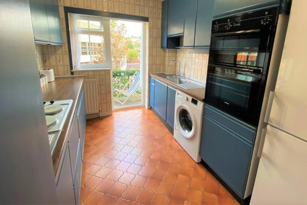 شقة Redhill Town Centre 3 Bed House Near Gatwick Airport, Easy Commute To London المظهر الخارجي الصورة
