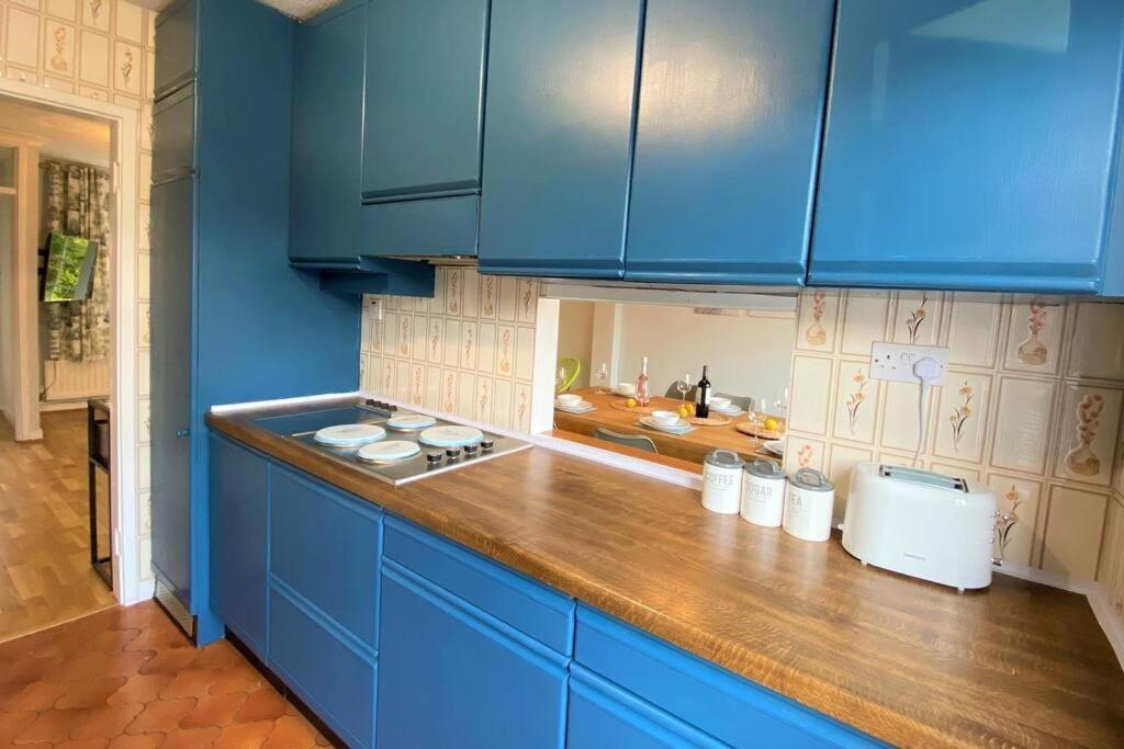 شقة Redhill Town Centre 3 Bed House Near Gatwick Airport, Easy Commute To London المظهر الخارجي الصورة