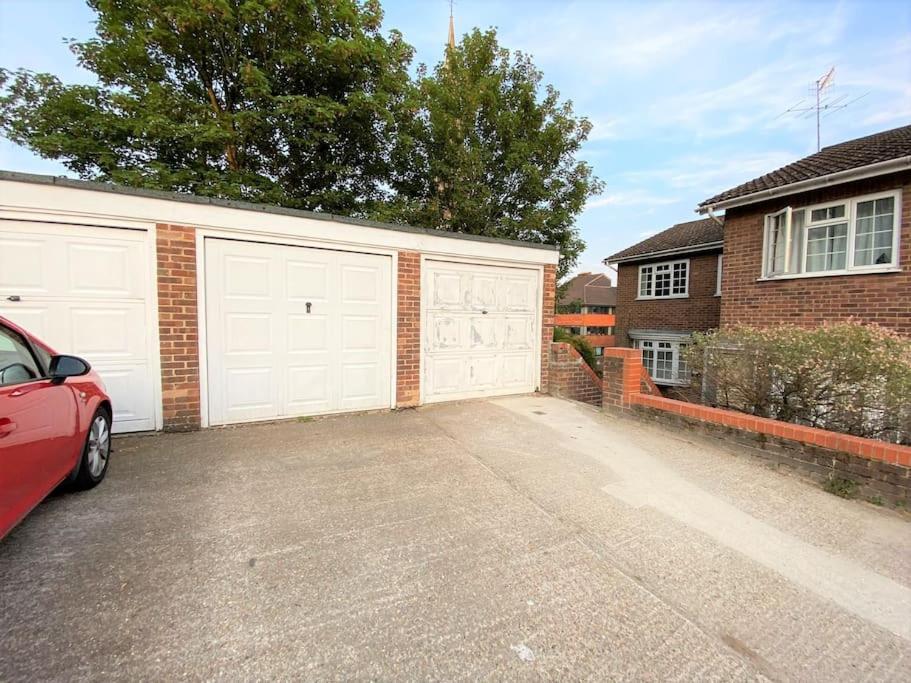 شقة Redhill Town Centre 3 Bed House Near Gatwick Airport, Easy Commute To London المظهر الخارجي الصورة