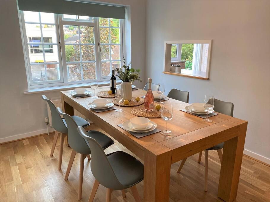 شقة Redhill Town Centre 3 Bed House Near Gatwick Airport, Easy Commute To London المظهر الخارجي الصورة