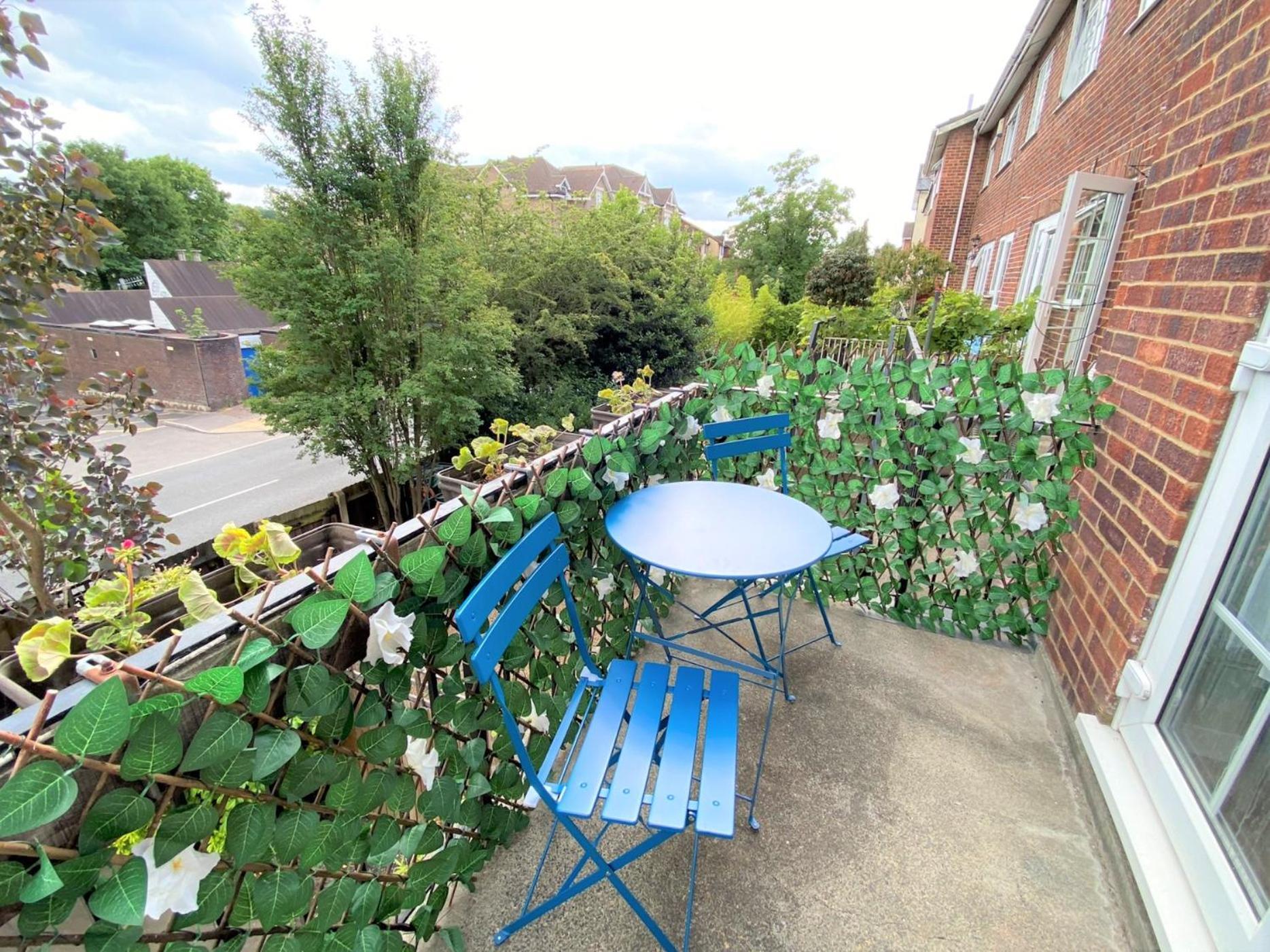 شقة Redhill Town Centre 3 Bed House Near Gatwick Airport, Easy Commute To London المظهر الخارجي الصورة